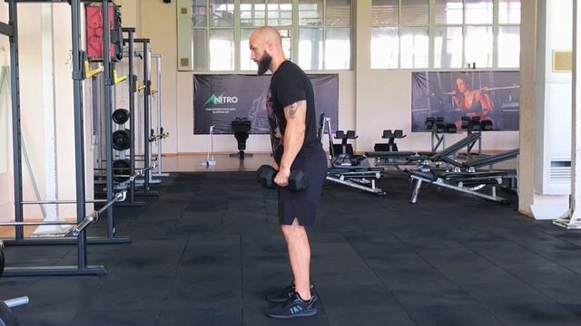 Отведение гантелей в стороны стоя смотреть онлайн