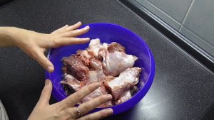 Нутрия тушеная в сметане! Разделка и приготовление.