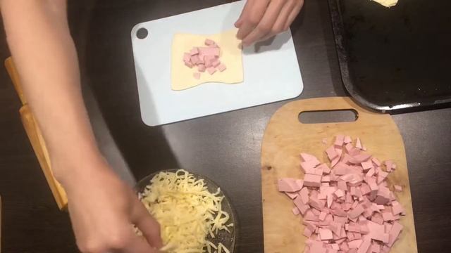 ПРОСТО, БЫСТРО И ВКУСНО/СЛОЙКИ С СЫРОМ И ВЕТЧИНОЙ(КОЛБАСОЙ)/ЧТО ИСПЕЧЬ К ЧАЮ/ПРОСТЫЕ РЕЦЕПТЫ