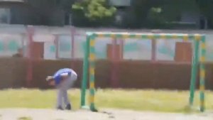 Нереально большой и далёкий удар битой по мячу!!