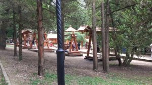 Большая деревянная детская площадка. Куда пойти с детьми в Кисловодске mp4
