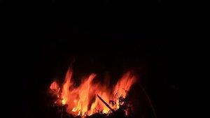 Мягкие звуки костра в поле. / Шум костра.  / Звуки огня  для снятия стресса,  расслабления.