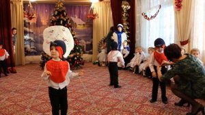 Танец снегирей в младшей группе на новый год.