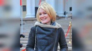 ВИКТОРИЯ ТОЛСТОГАНОВА : развод после 14 лет брака, счастлива со вторым мужем, воспитывает 3 детей .
