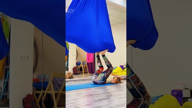 Шавасана в гамаке и массаж ногами / Savasana in hammock #yoga #aerialyoga #аэройога #aeroyoga