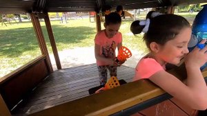 Пауза челлендж. Мама поставила на ПАУЗУ девченок GEMELLE BEST в парке, с правом на....