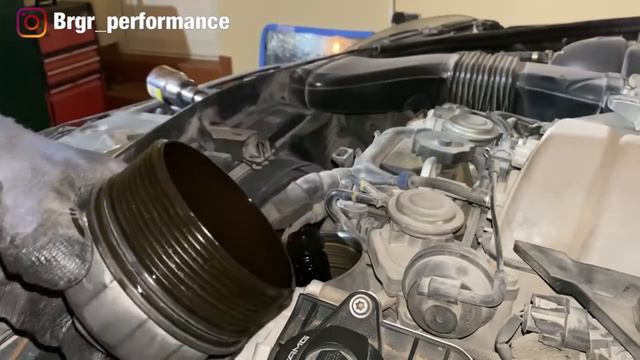 How To: Change your engine oil (C63 AMG) смотреть онлайн