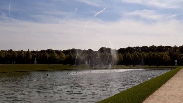 Versailles Chateau Garden Fountain display - Versailles, France смотреть онлайн