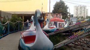 Аттракцион Лебеди Парк интернациональный.