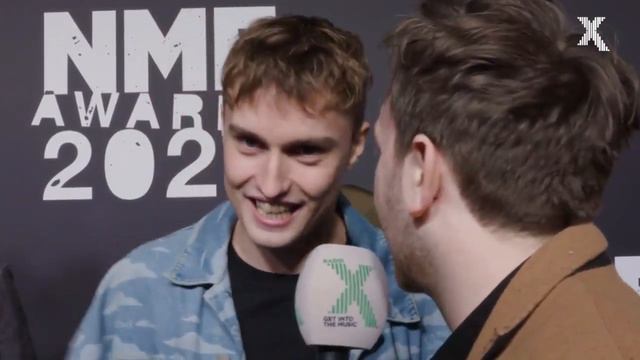 "He was just ripping it!" | Sam Fender Talks About the Elton John Duet at NME Awards 2020 смотреть онлайн