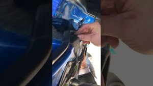 Замена ограничителя задней левой двери Mazda 3 bk