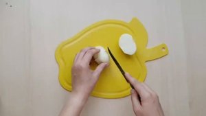 Куриные сердечки, жареные с луком на сковороде