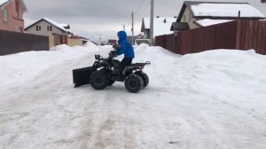 Чистим снег на квадрике