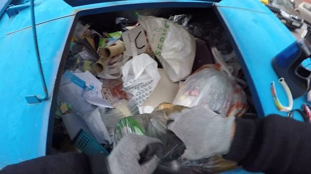 Поиск находок на мусорках в СПБ. kost life. Фонендоскоп, сувениры, находка мечты, дорогие духи. смотреть онлайн