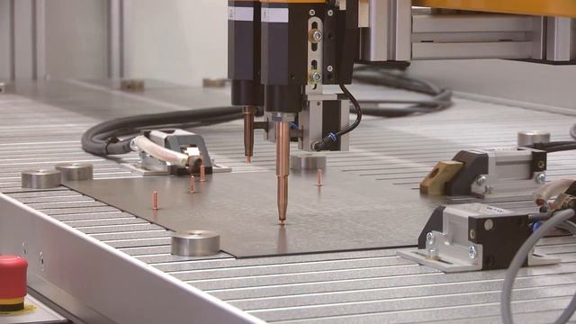 TAYLOR установка автоматической приварки метизов CNC с роботом манипулятором 1.mp4