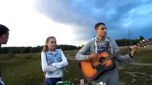 Там на суку сидит ворона !