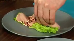 Мясная, рыбная и сырная тарелка: как красиво оформить нарезку