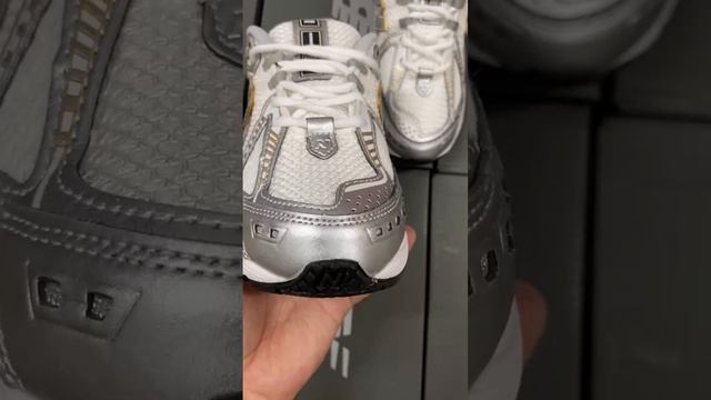 Кроссовки New Balance 1906R белые смотреть онлайн