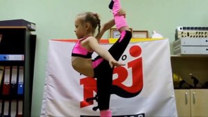 САМЫЕ ГИБКИЕ БЛОГЕРЫ ДЕВОЧКИ НА ЮТУБ / Мисс Николь / Варвара Гордеева / Ульяна Травкина / я