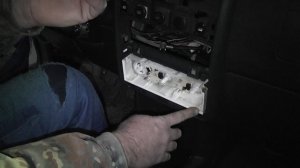 Замена лампочек в панели регулировки отопителя и установка вольтметра на Peugeot Partner 2006 г. в.