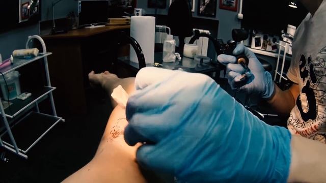 Набил татуировку памяти Честера Беннингтона/In memory of Chester Bennington смотреть онлайн