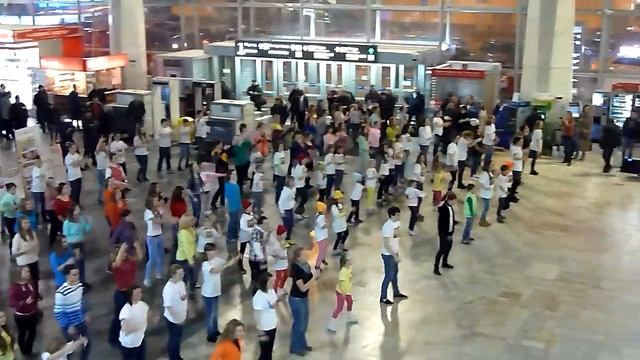 флешмоб Жесты Добра на Курском вокзале 20.11.2014 смотреть онлайн