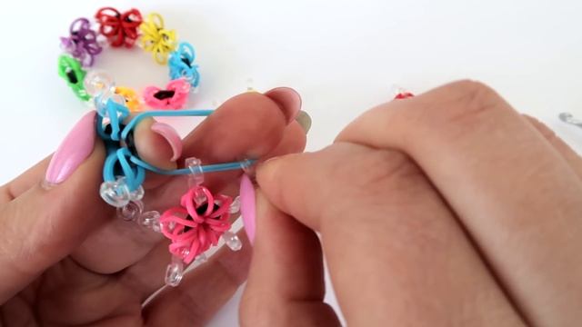 БРАСЛЕТ ЛЕТНИЙ ИЗ РЕЗИНОК БЕЗ СТАНКА | Bracelet Rainbow Loom Hook Only смотреть онлайн