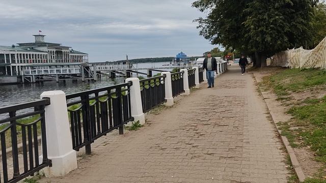 На набережной Костромы, где снимался фильм "Жестокий романс".Полная версия видео на моём канале.