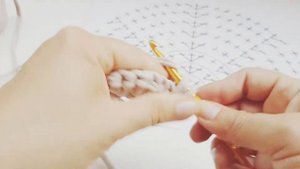 Полукруг из трикотажной пряжи