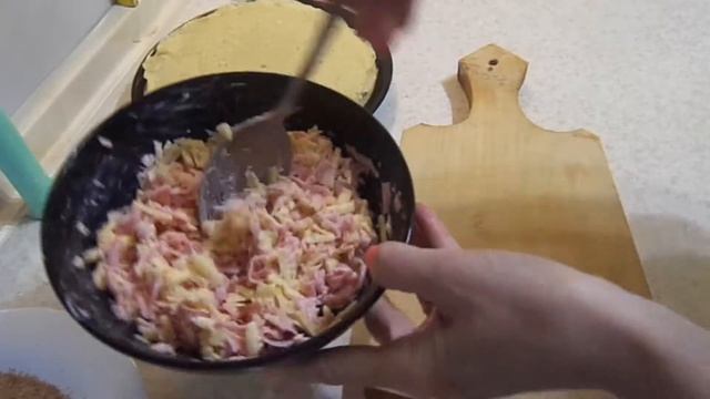 Жаренные блинные конвертики с колбасой и сыром. Вкусная закуска!
