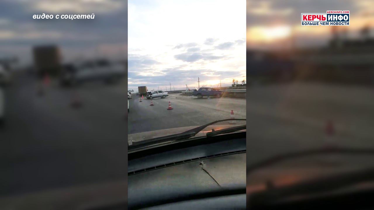 На керченской трассе столкнулись два ВАЗа смотреть онлайн