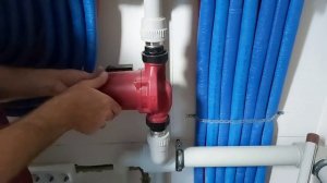 Как расположить блок скоростей циркуляционного насоса в нужное вам положение.