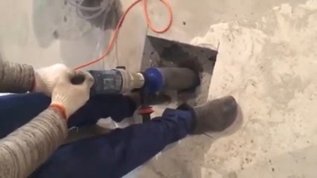 Сверление отверстия под канализацию, 102 мм.
