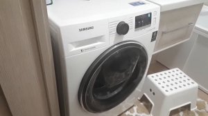 Новая стиральная машина Samsung WW65K42E00W стучит при отжиме