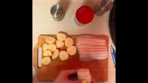 Запечённая картошка с беконом в духовке