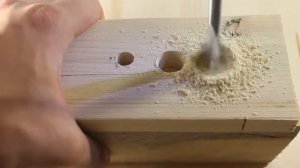 Тест шуруповерта BCD701 - сверление отверстия диаметром 20 мм в дереве