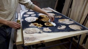 Стол из эпоксидной смолы! Просто и красиво!