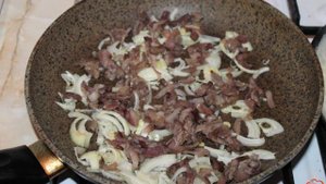 Блины с куриным фаршем и лесными грибами