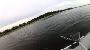 Рыбалка на озере. Рыбалка с лодки на красивом озере. Спиннинг.