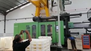 Литье пластиковых поддонов (паллетов) термопластавтомат WELLTEC (Cosmos)