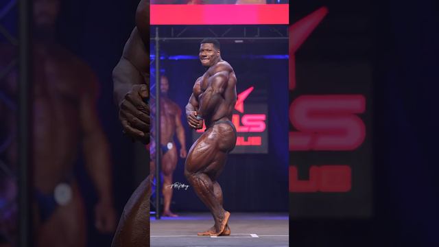 Rubiel ’Neckzilla’ Mosquera wins his IFBB pro card 🥇