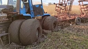 Т150 Спарка в грязи. Выедет? Как мы в балке застряли.
