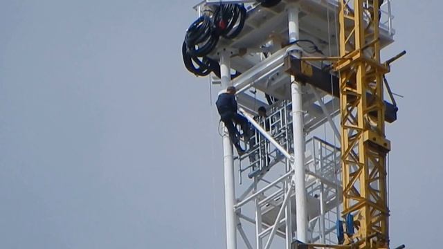 Завершающий монтаж Пермской телебашни, часть 4 смотреть онлайн