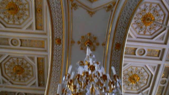 Успеть в Эрмитаж без туристов! смотреть онлайн