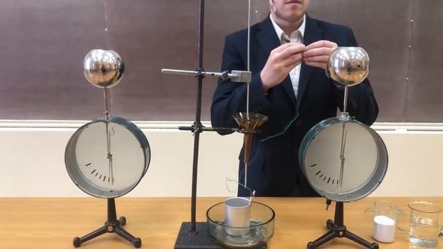 Лаборатория ФИИЗ / Трение песка и воды смотреть онлайн