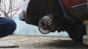 Замена подшипника передней ступицы на автомобиле / стук в передней части автомобиля