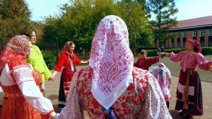 Народная игра "Селезень утку догонял"