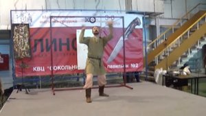 Работа с мечами на выставке Клинок