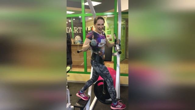 Девочка и брусья ! Начало подготовки по стритлифтингу ! streetlifting girl ! смотреть онлайн