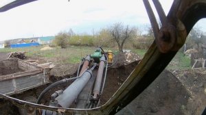 Трактор ЮМЗ-6 ЭО-2621. Погрузка земли экскаватором. Итальянский распределитель.